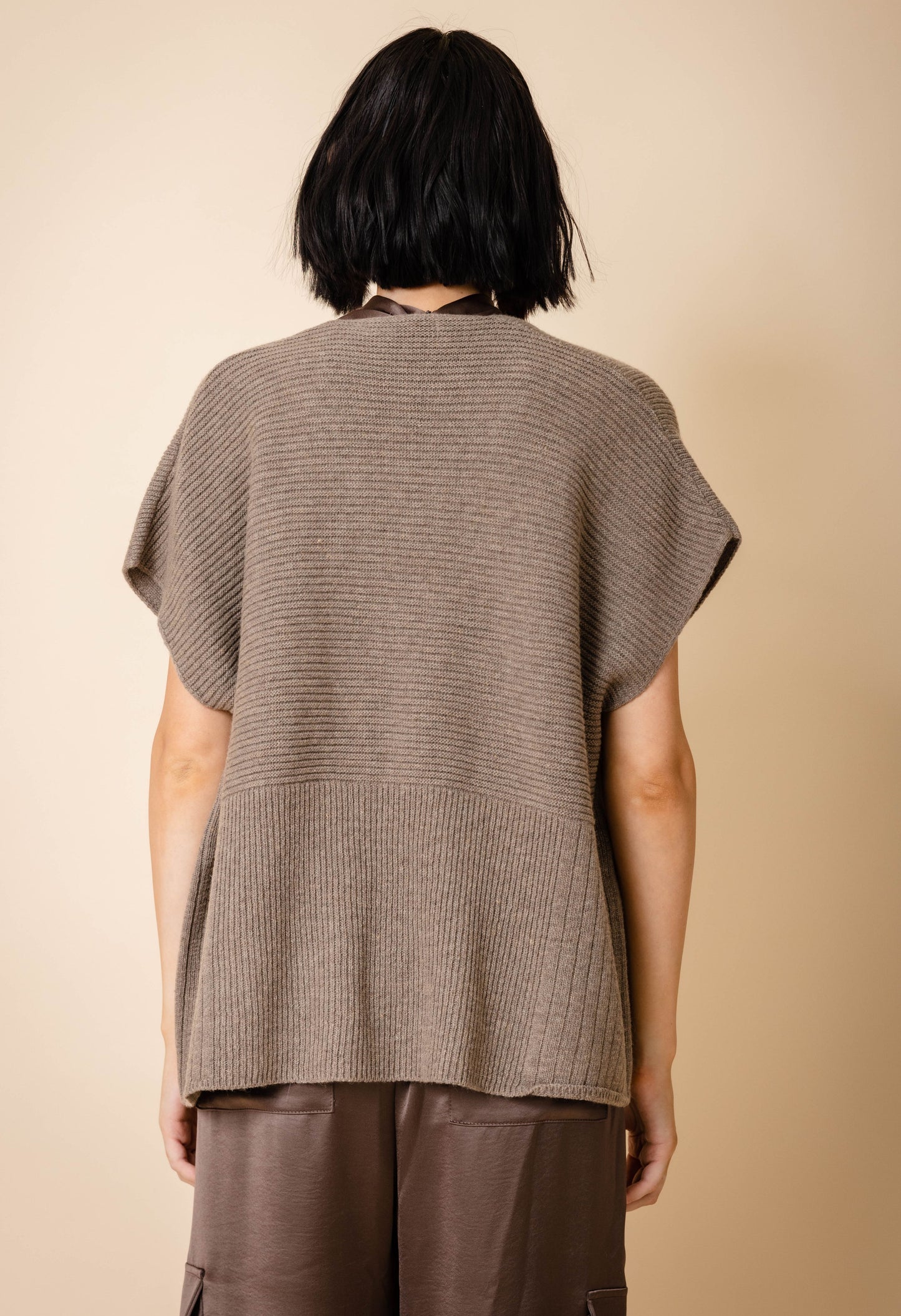 Sweater Vest in Mocha