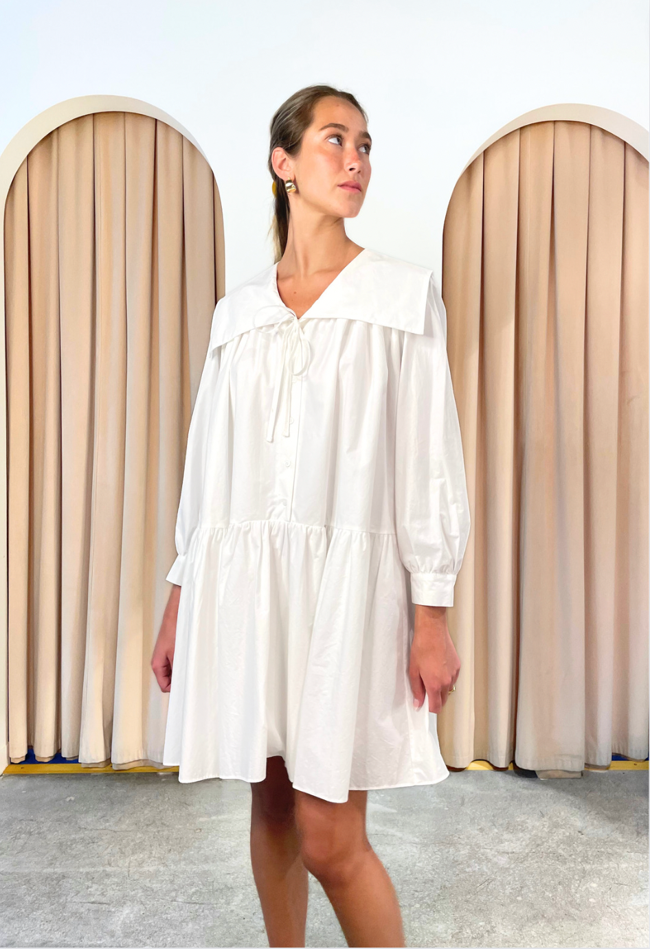 WHITE SHORT DRESS WITH COLLAR
