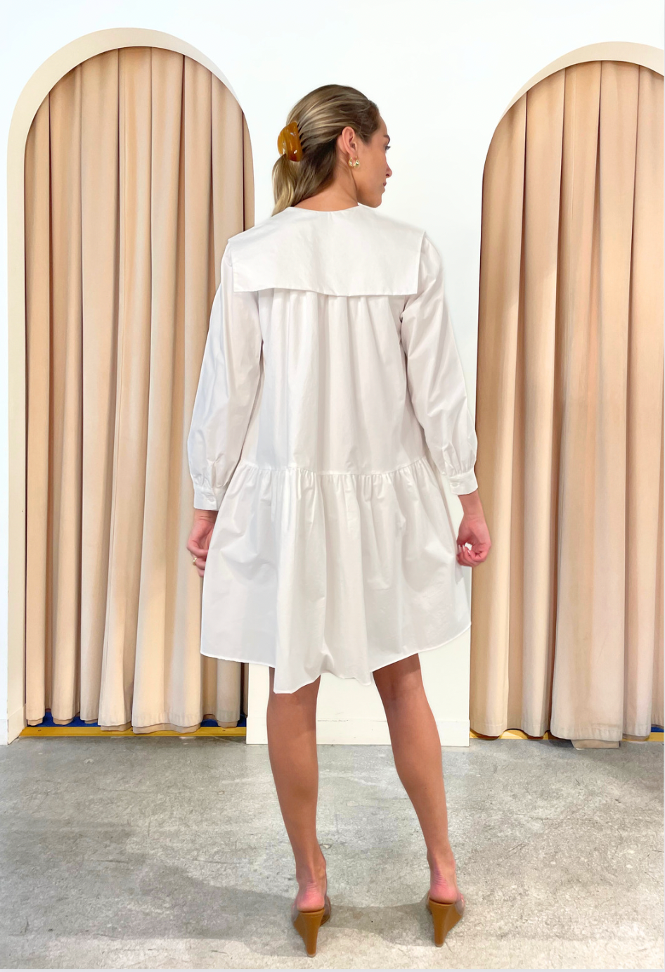 WHITE SHORT DRESS WITH COLLAR