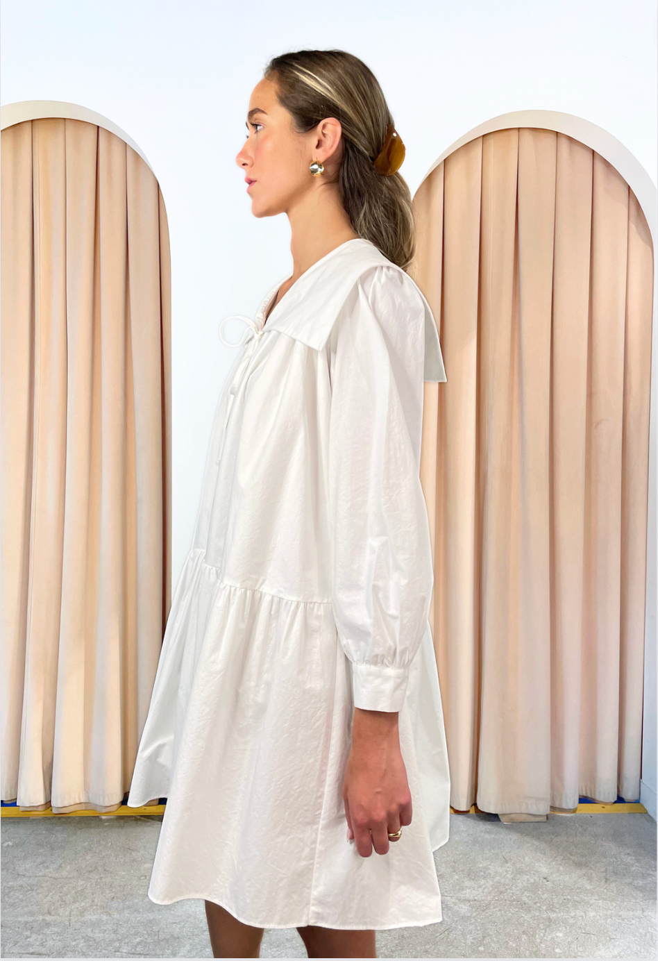 WHITE SHORT DRESS WITH COLLAR
