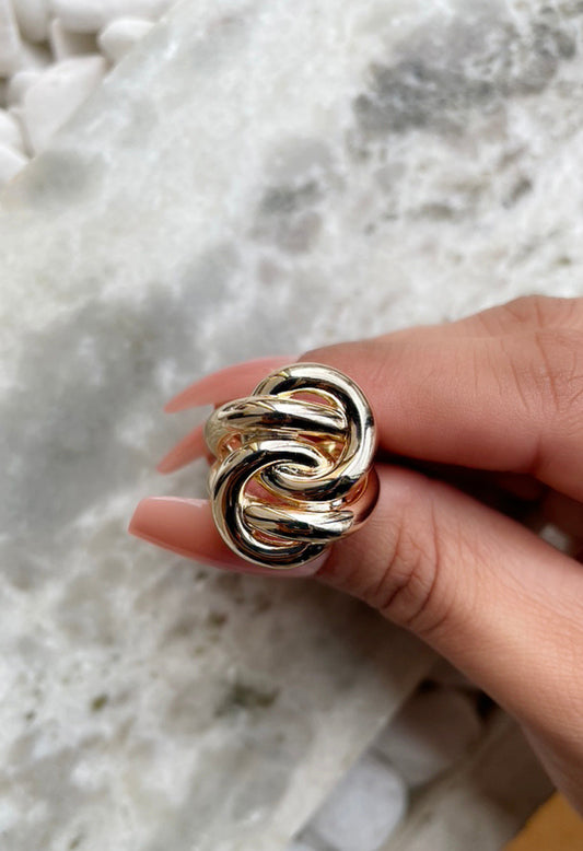 Interlinked Knot Ring